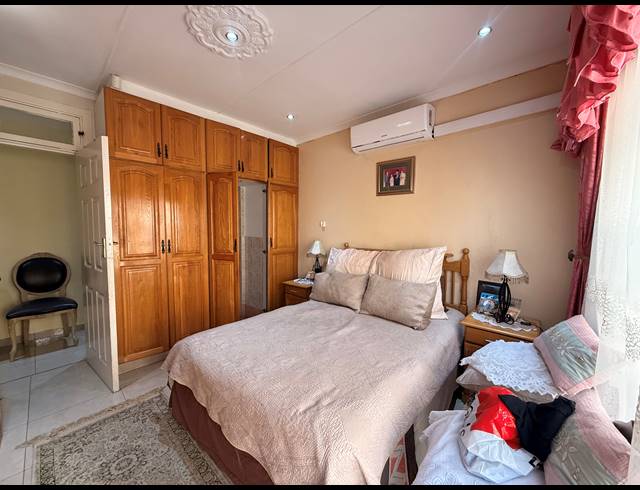 4 BEDROOM FREESTANDING FOR SALE IN KHARWASTAN